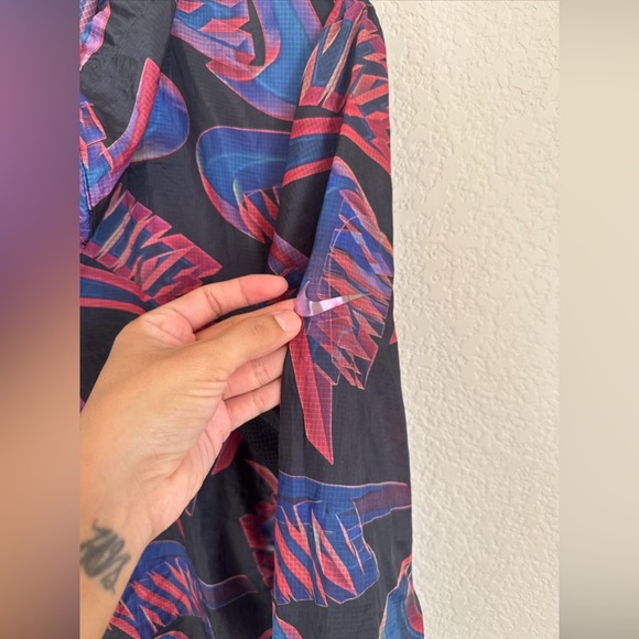 Nike Lightweight Windbreaker Jacket Size L Black Purple Logo Print - Picture 8 of 10